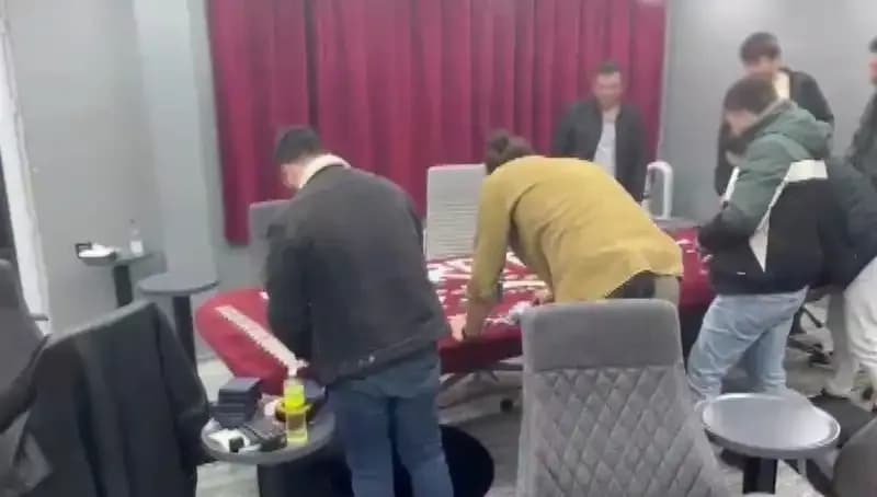 İstanbul'da Lüks Villada Kumarhane Baskını: Suçüstü Yakalandılar!