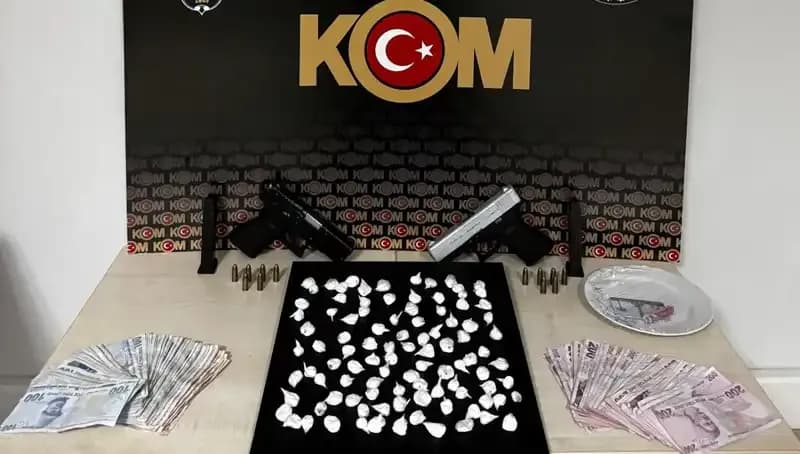 Çeşme’deki Silahlı Saldırı Olayında Üç Kişi Gözaltında: Soruşturma Devam Ediyor