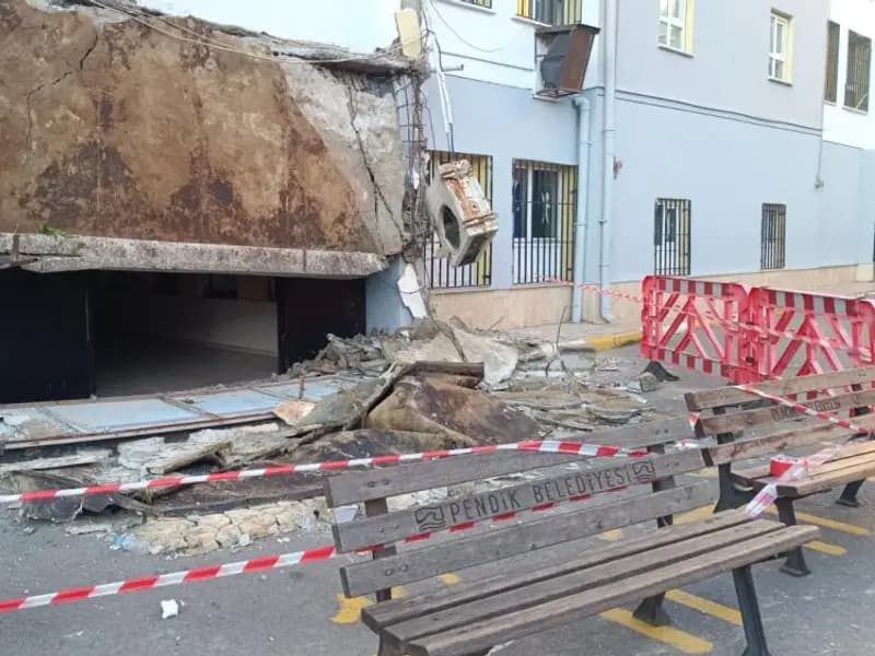 Pendik’teki Okulda Betondan Saçak Çöktü, Facianın Eşiğinden Dönüldü