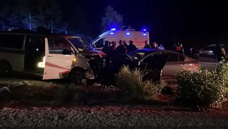 Ters Yön Faciası: Kafa Kafaya Çarpışma Sonucu Ölü ve Yaralılar