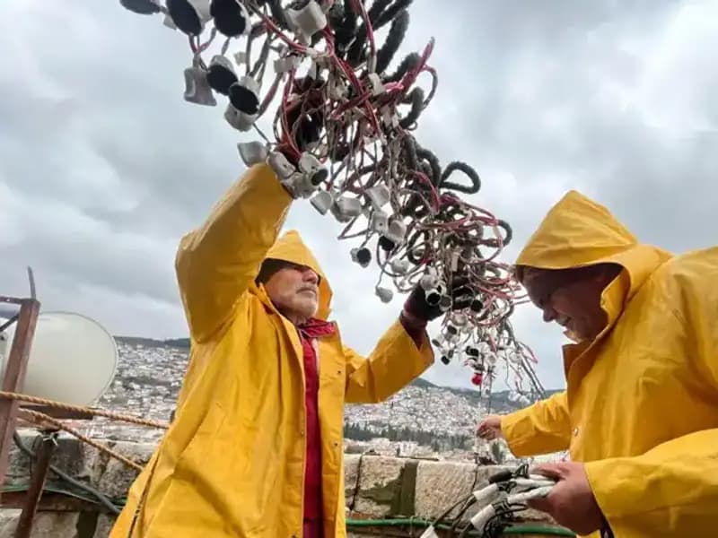 Osmanlı'nın İhtişamı: Sultanahmet Camisi'nde 70 Metre Yüksek Mahya Uygulaması