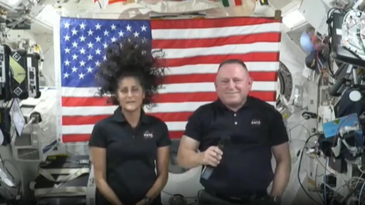 Uzayda mahsur kalan astronotların Dünyaya dönüşü bir kez daha ertelendi.