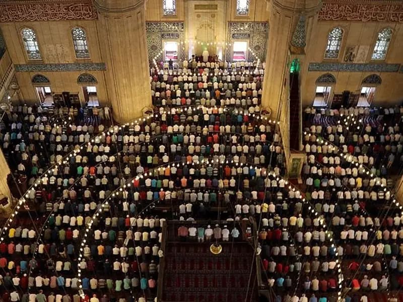 Arefe Günü Yarım Gün Mü, Resmi Tatil Mi? 2026 Takvimi