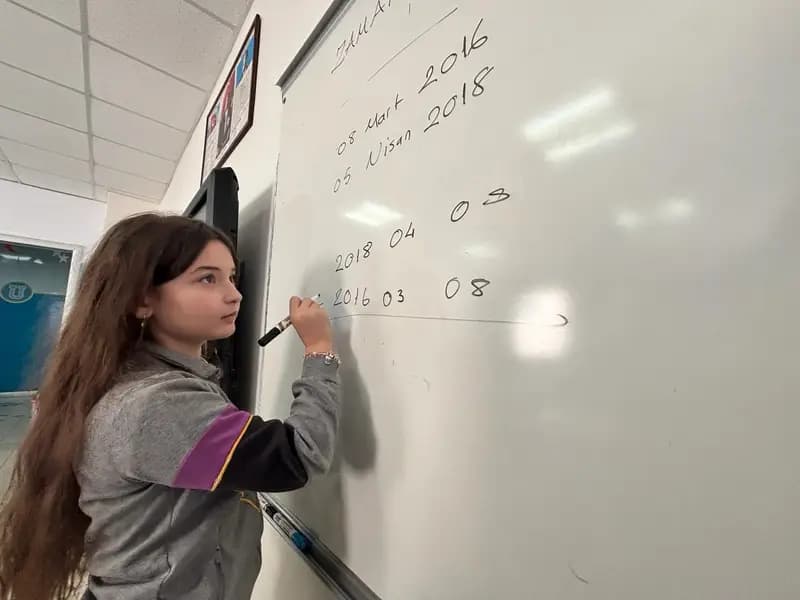 10 Yaşındaki Lina Saka, Dünya Birincisi Oldu: Hayali Nobel