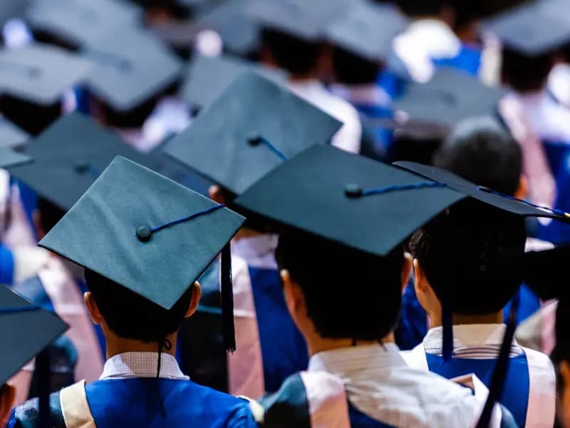 Çin Üniversitesi Öğrencilerine Şaşırtıcı Çağrı: Aşık Olun