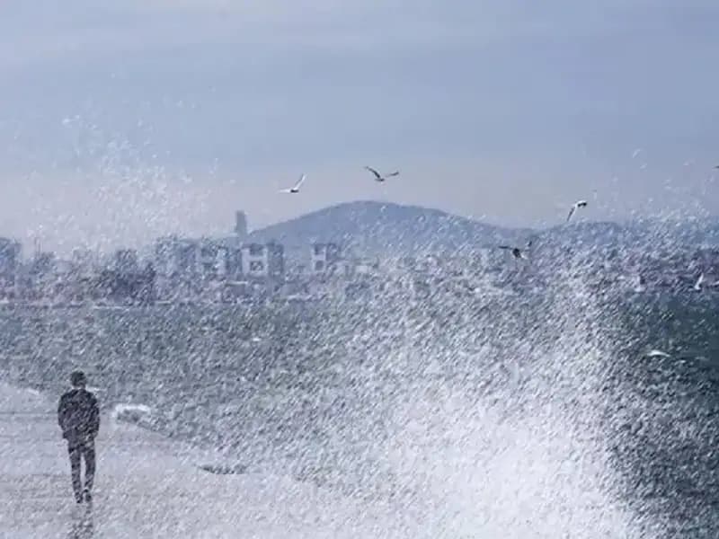 Kuvvetli Rüzgar ve Sağanak Yağış: Hazır Olun, Doğa İsyanda!