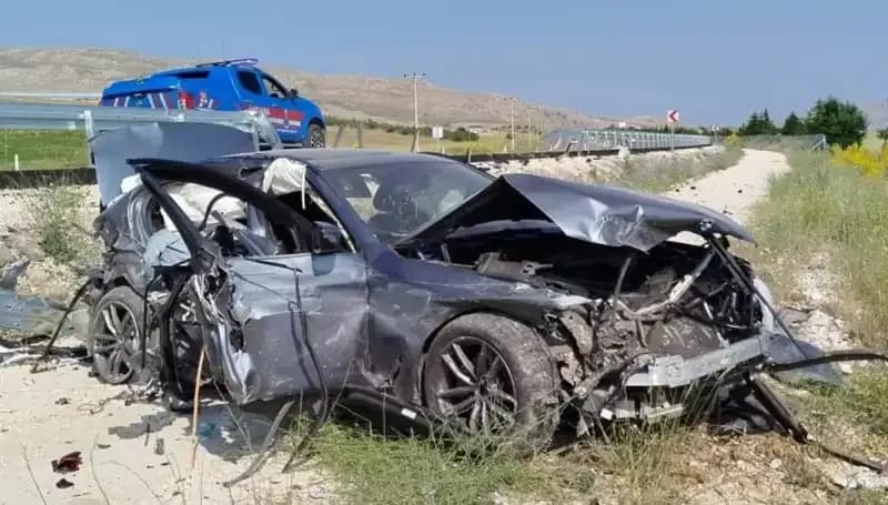 Sivas'ta İki Ayrı Trafik Kazasında 9 Kişi Yaralandı