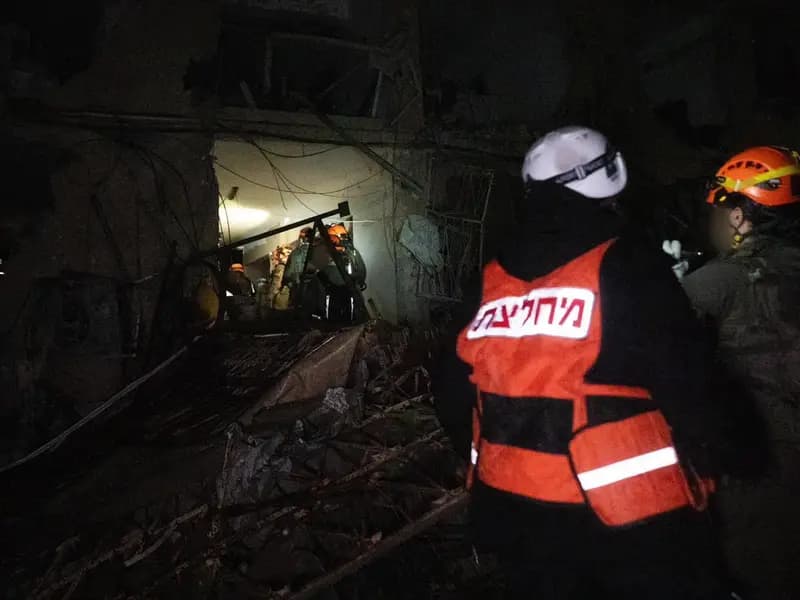 İran Savaşı 22. Gününde Dimona ve Arad'a Saldırı Düzenlendi