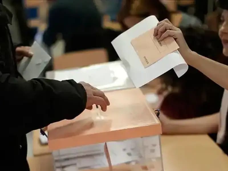 İspanya’da Sosyalistler İkinci Seçim Hezimetini Yaşadı: Seçim Sonuçları ve Sonraki Adımlar