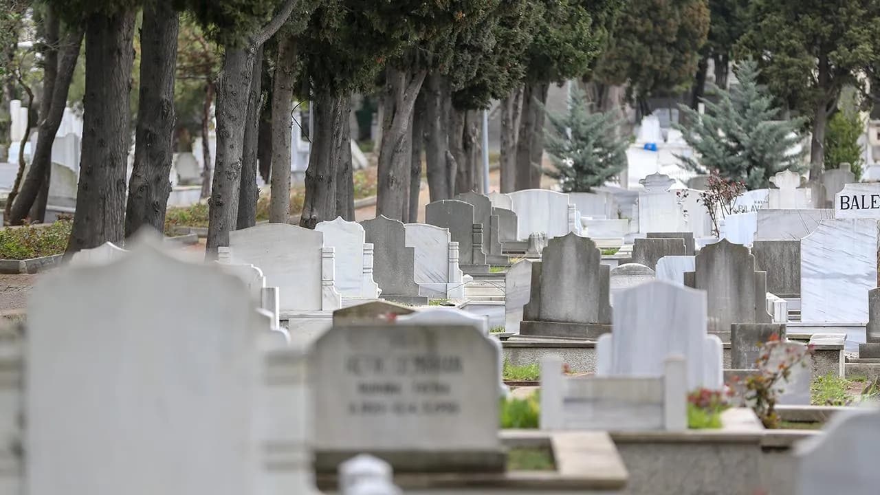 İBB, Mezar Yeri Ücretlerine Yüzde 60 Zam Yaptı