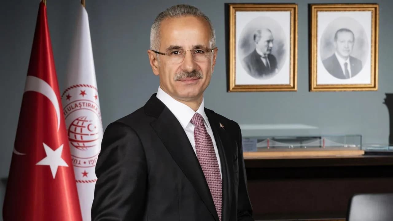 Bakan Uraloğlu TRT Haber'de Sosyal Medya Yasa Tasarısını Değerlendirdi