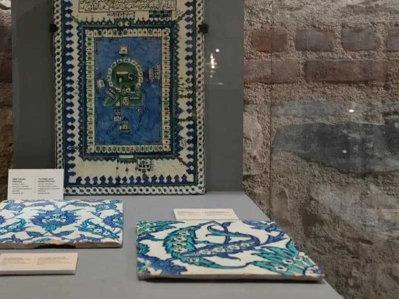 Çalınan 2 İznik Çinisi Türkiye'ye İade Edildi: Kültürel Miras