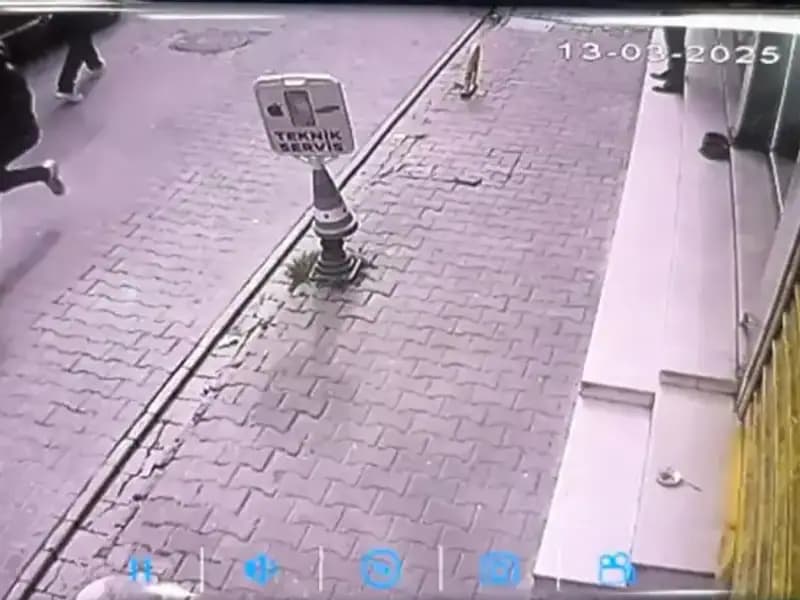 İstanbul'da Silahlı Saldırı: Bacağından Vurulan Adam Hastaneye Kaldırıldı