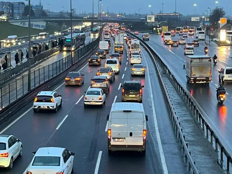 İstanbul'da Bayram Sonrası Trafik Yoğunluğu Artış Gösterdi