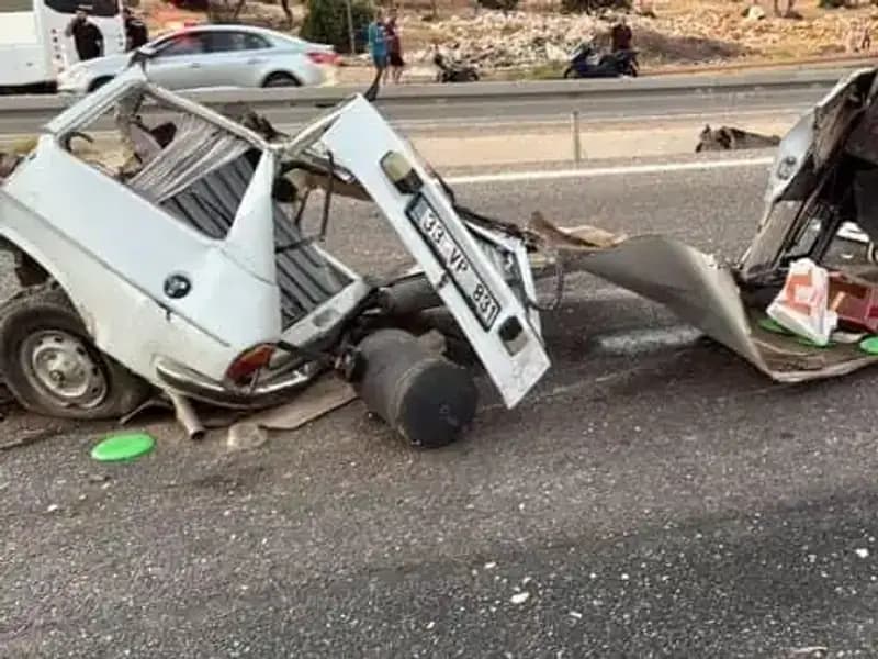 Bariyere Çarpan Araçta Feci Kaza: Bir Ölüm, Bir Yaralı