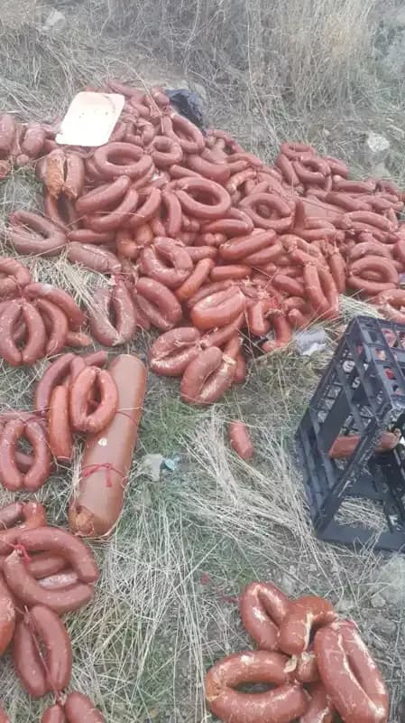 Ankara’nın Boş Arazisinde Şok Olay: Yüzlerce Kilo Sucuk ve Salam İmha Edildi