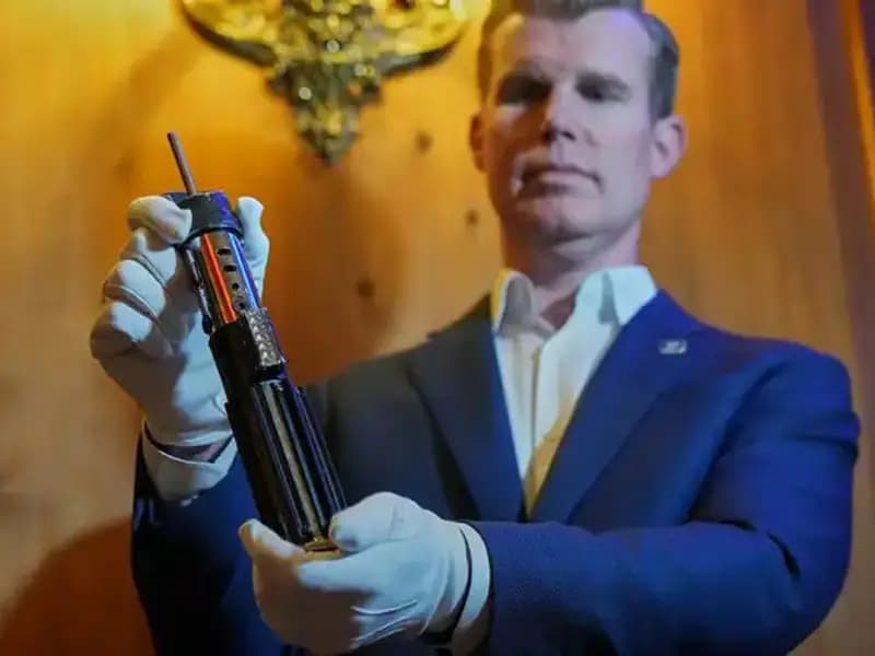 Darth Vader'ın İkonik Işın Kılıcı Rekor Fiyata Satıldı: 3.65 Milyon Dolar!