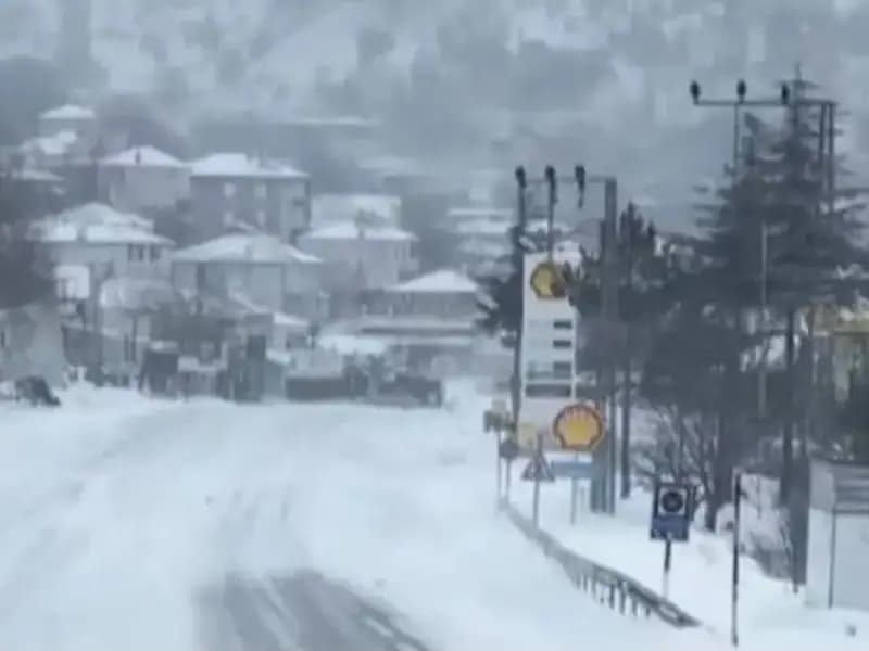 Sertavul Geçidi'nde Kış Sürprizi: Kar, Tipi ve Sis Ulaşımı Engelledi