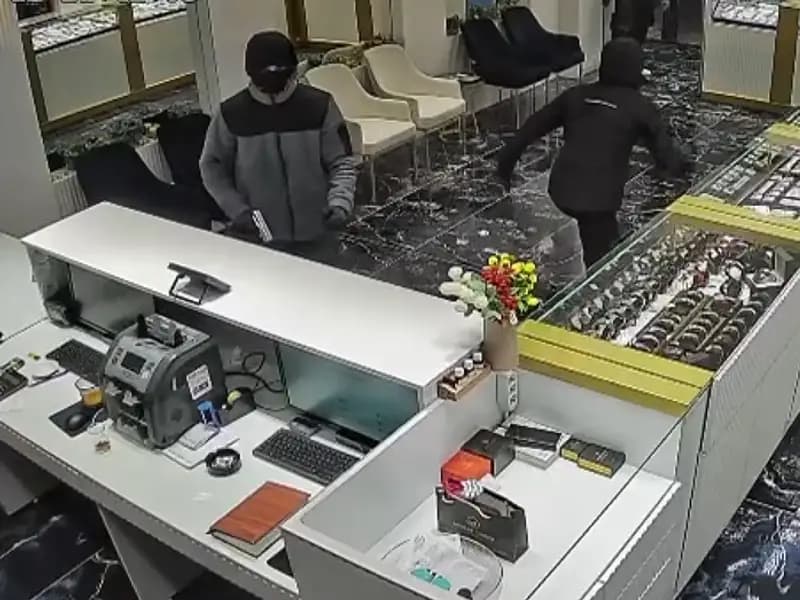 Konya'da Kuyumcu Soygunu: Sahte Silah ve Bilezikler Ele Geçirildi