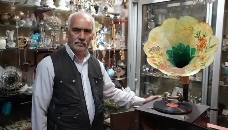 Antikacılıkte 44 Yıllık Tecrübe: Asırlık Gramofonların Koruyucusu