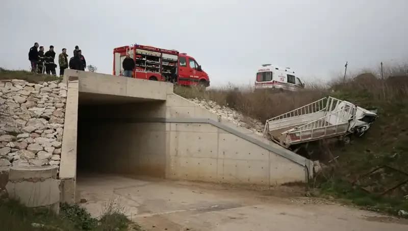 Kamyonet Alt Geçide Düştü: Kaza Sonrası Bir Kişinin Hayatı Kaybedildi