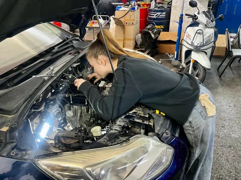 17 Yaşında Sanayinin Yıldızı: Selen Tıraşoğlu'nun Başarısı