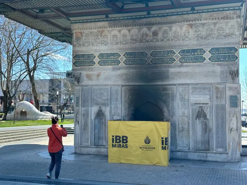 İstanbul Tophane Çeşmesi'ne Yangın: Olayın Şüphelisi Adliyeye Sevk Edildi