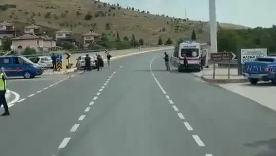 Elazığ'da Korkunç Kaza: İki Otomobil Çarpıştı, Yaralılar Hastaneye Sevk Edildi