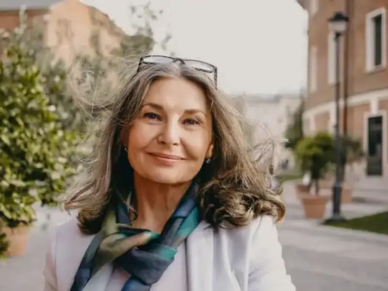 Kadınlar Neden Erkeklerden Daha Uzun Yaşıyor? Bilimsel Gerçekler ve Nedenler