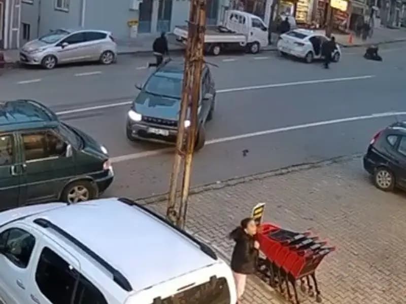 Trabzon'da otomobilin çarptığı genç kadın ağır yaralandı