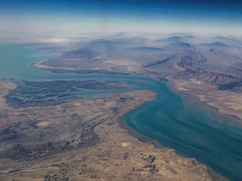 Hürmüz Boğazı'nda Umut Verici İlerlemeler: Müzakereler Sürüyor