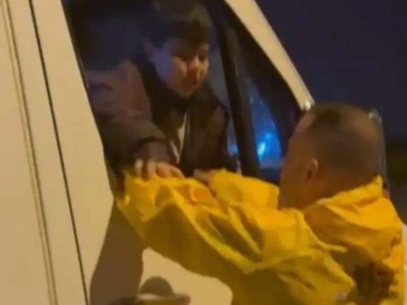 Adana'da Yağmur Felaketi: Minibüste Mahsur Kalan Çocuklar Kurtarıldı