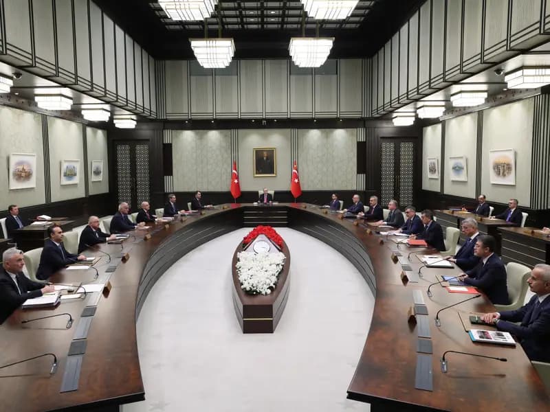 Kabine Toplantısında Okul Güvenliği ve Diplomasi Gündemi