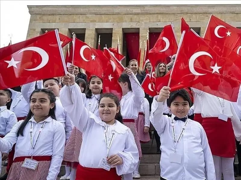 23 Nisan'da Resmi Tatil Olacak mı? Öğrenciler Bekliyor