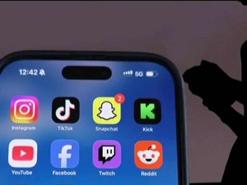 Fransa'dan Gençlere Sosyal Medya Kısıtlaması Onayı Geldi