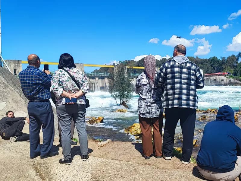 Seyhan Barajı'nda Kapaklar Açıldı, Adanalılar Kıyıya Yürüdü