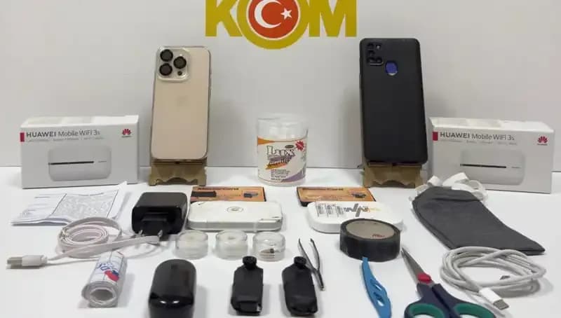 Ehliyet Sınavında Şok Gelişme: Kopya Düzenekleriyle İki Kişi Suçüstü