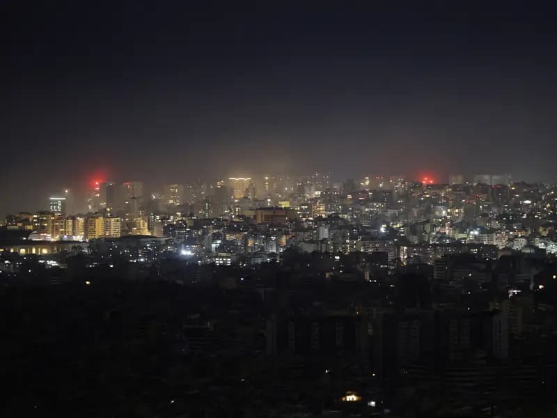 İsrail, Beyrut'ta Bombardımanlarını Sürdürüyor: Ölü Sayısı 850'yi Geçti