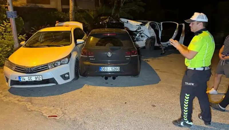 Alkollü Sürücü Hız Kestirmedi: Üç Araca Çarpıp Faciaya Neden Oldu