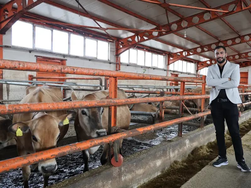 Üniversiteyi Terk Eden Genç, Çiftçilikte Başarıya Ulaşıyor