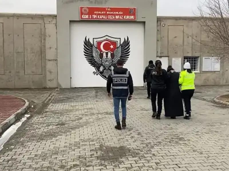 43 Yıldan Fazla Hapis Cezası Bulunan Yabancı Uyruklu Şüpheli Türkiye’de Yakalandı