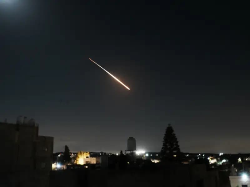 İran'ın Tel Aviv'e Yönelik Füze Saldırıları Görüntülendi