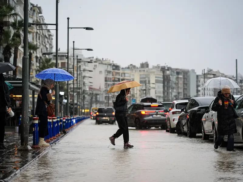 Bayramda Hava Durumu: Sıcaklıklar Düşecek, Yağışlar Devam Edecek