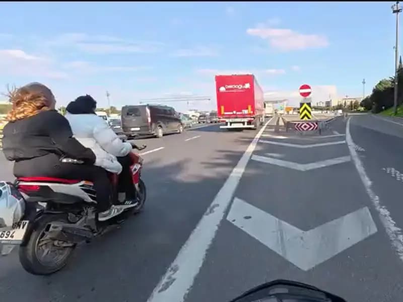 Ataşehir Otoyolunda Motosikletli Kavga Gözler Önünde Yaşandı